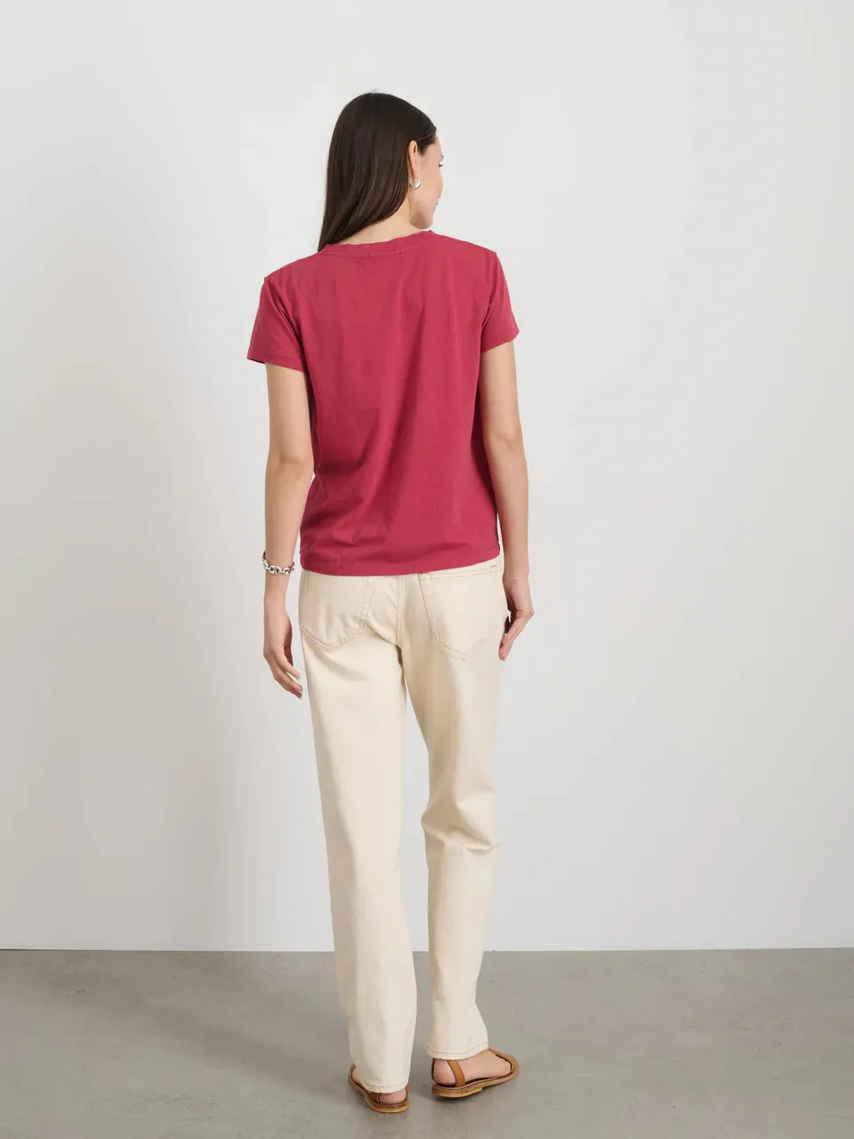 Alex Mill - Elliott V-Neck Tee in Broken Cotton (Cranberry)