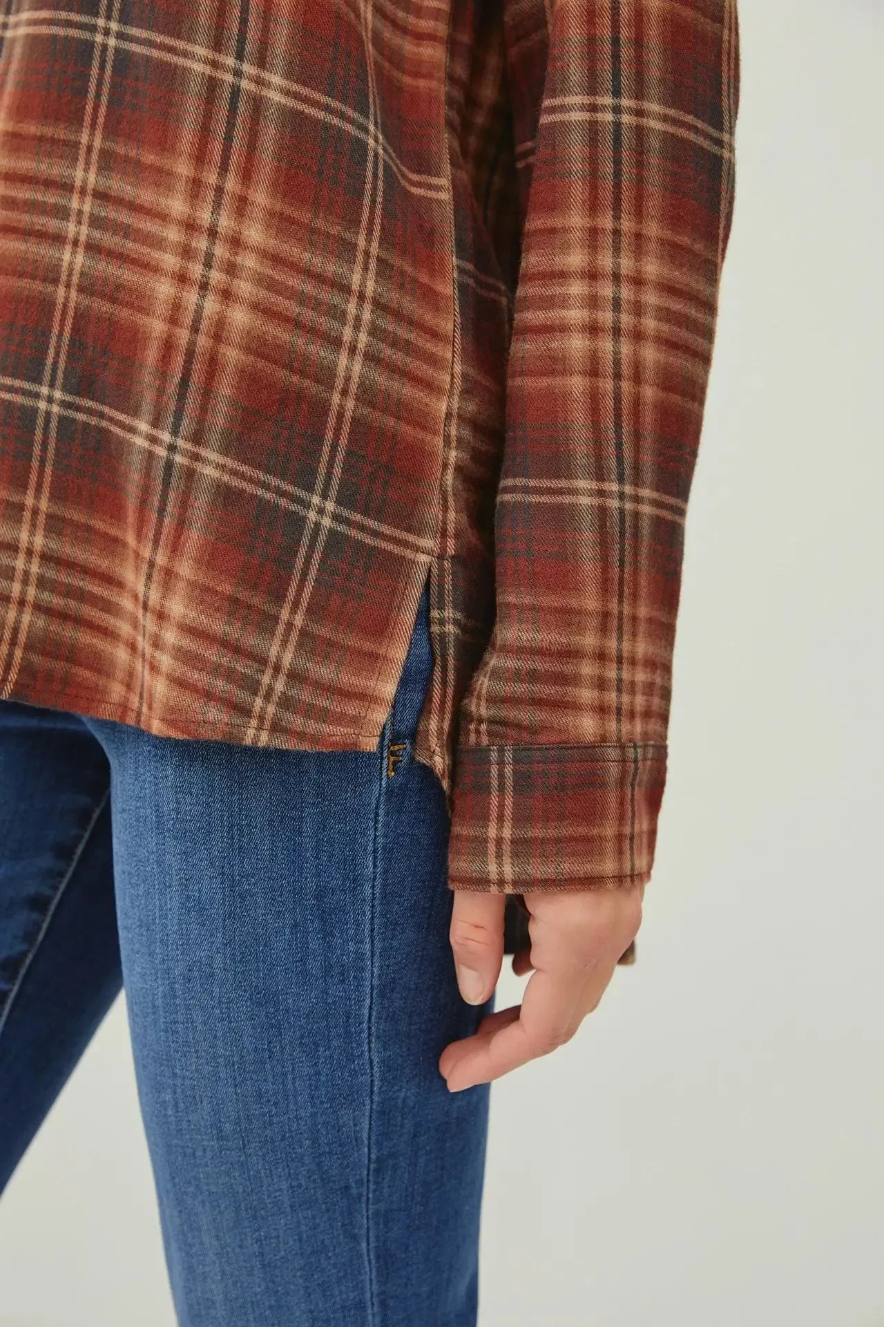 CLASSIC BUTTON DOWN FLANNEL SHIRT