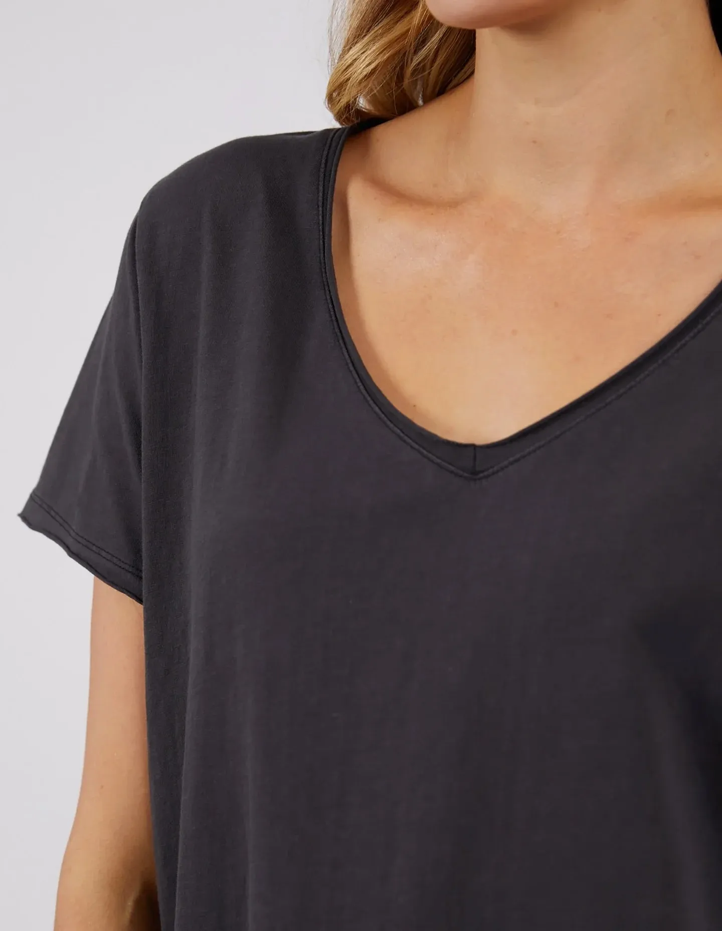 Fundamental Vee Tee / Washed Blk