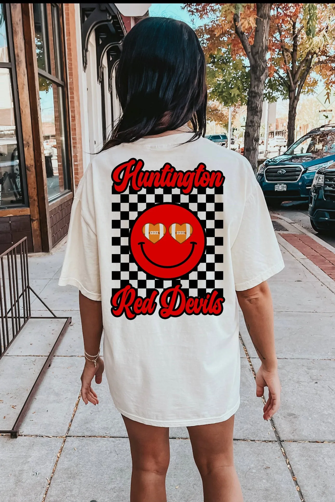 Huntington Smiley Spirit Tee: Natural