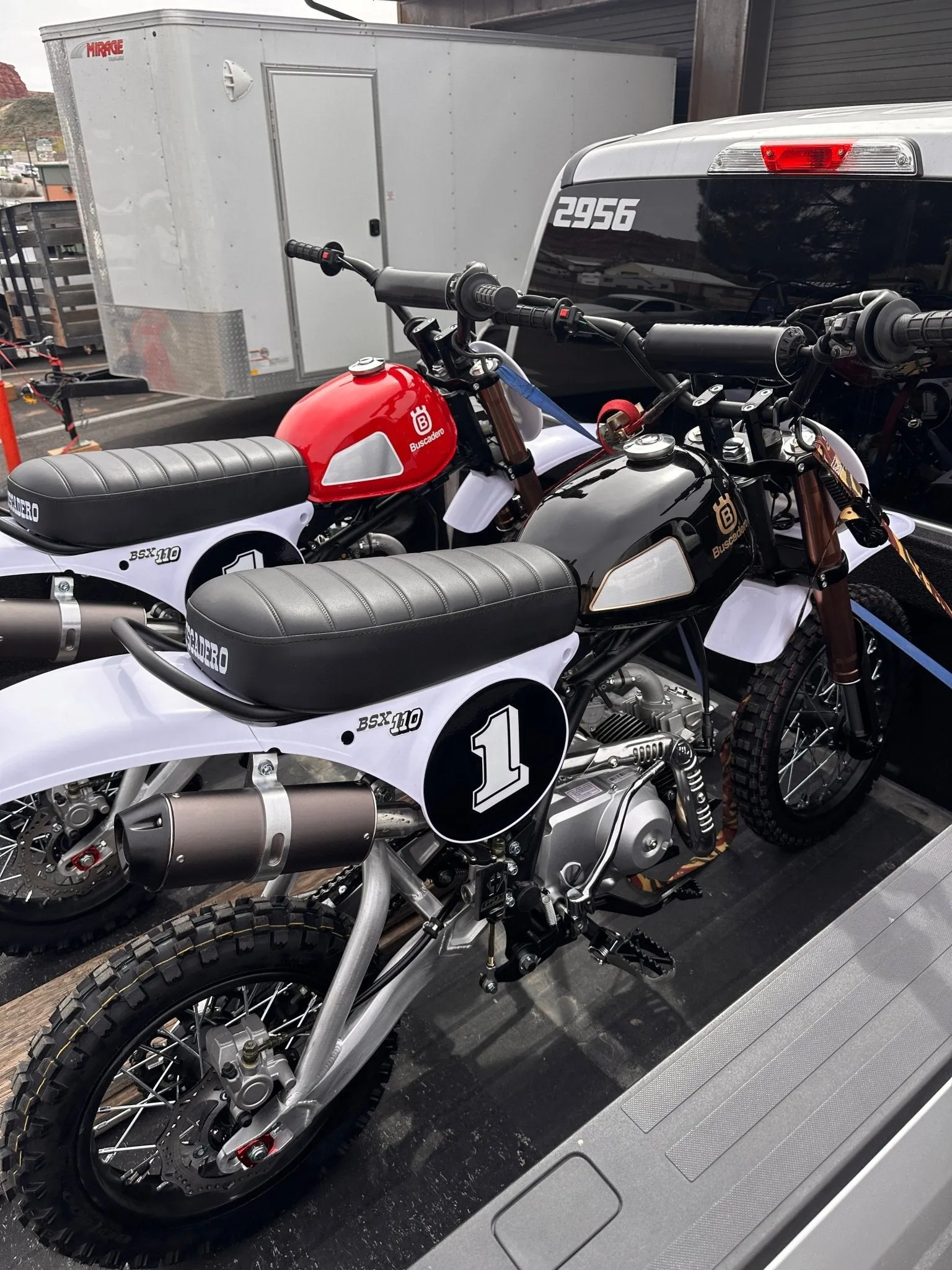 'Husky' Tribute Graphic Set - White