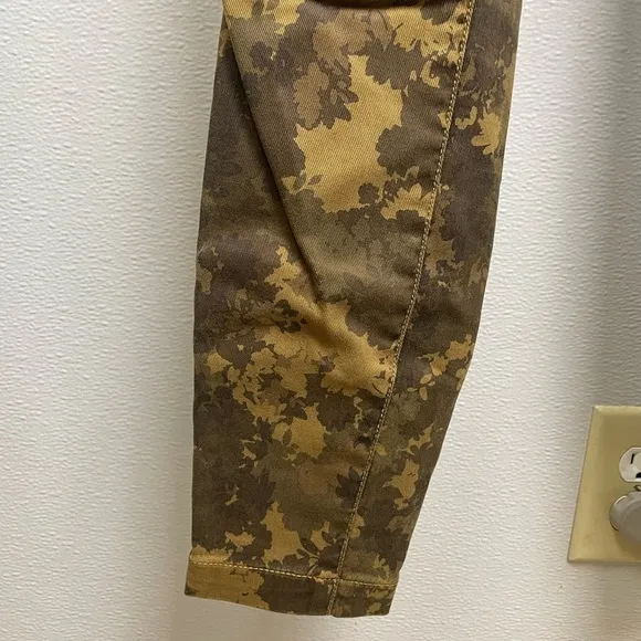 Joie Park Camo Skinny Cargo Pants Size 26 NWOT
