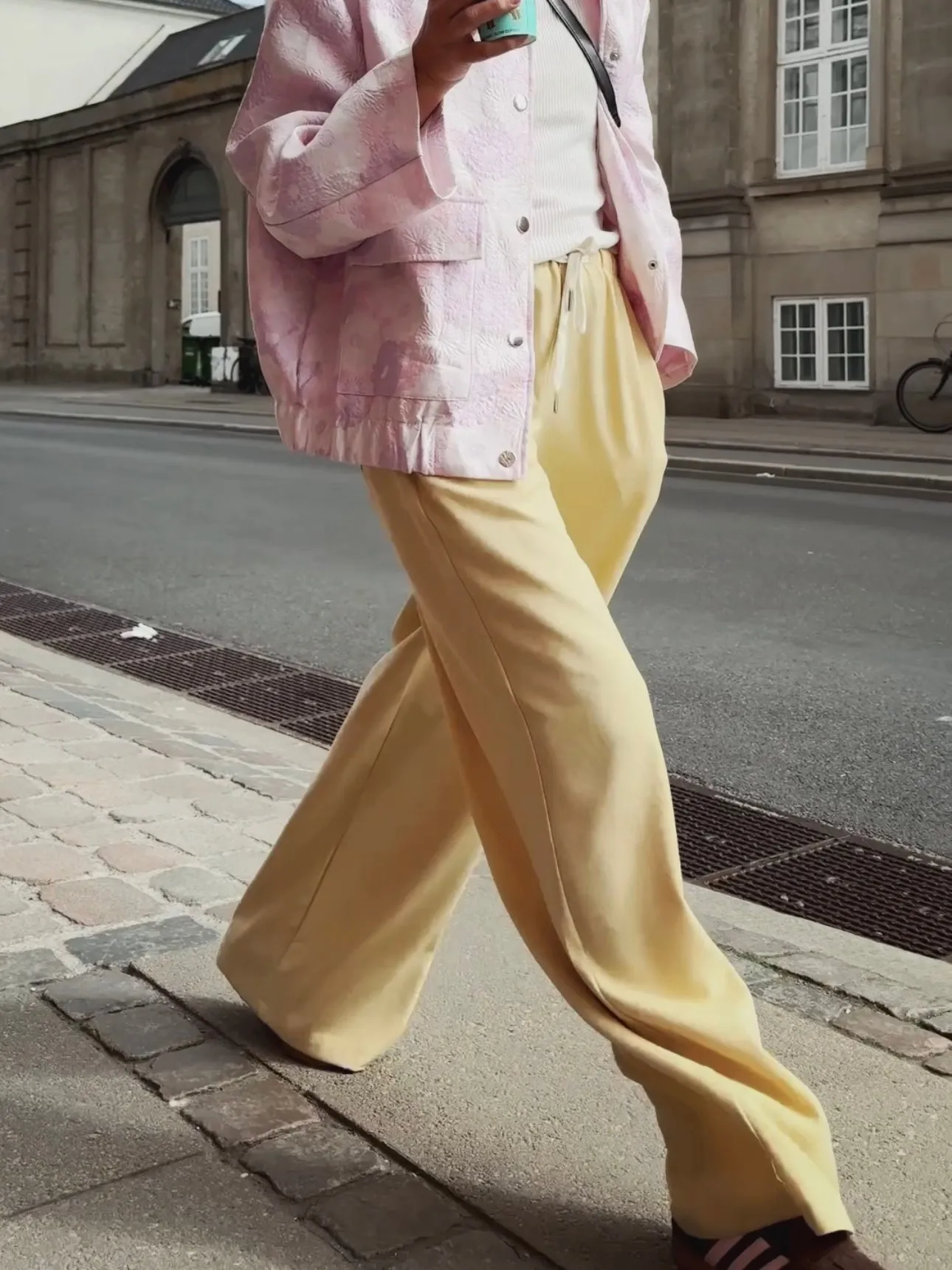 LOOSE PANTS WITH STRING - PALE YELLOW