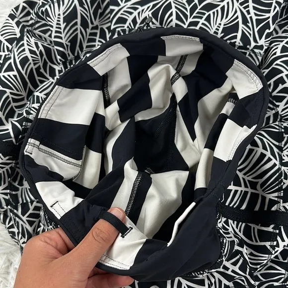Lululemon Run: Pace Setter Skirt Pretty Palm Black Angel Wing / Black