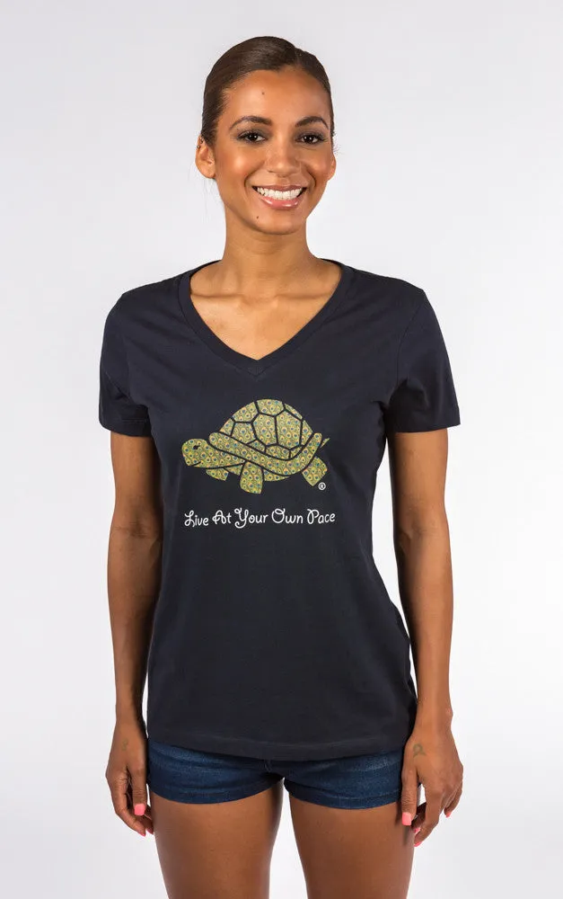 Peacock Turtle V-Neck [Navy]
