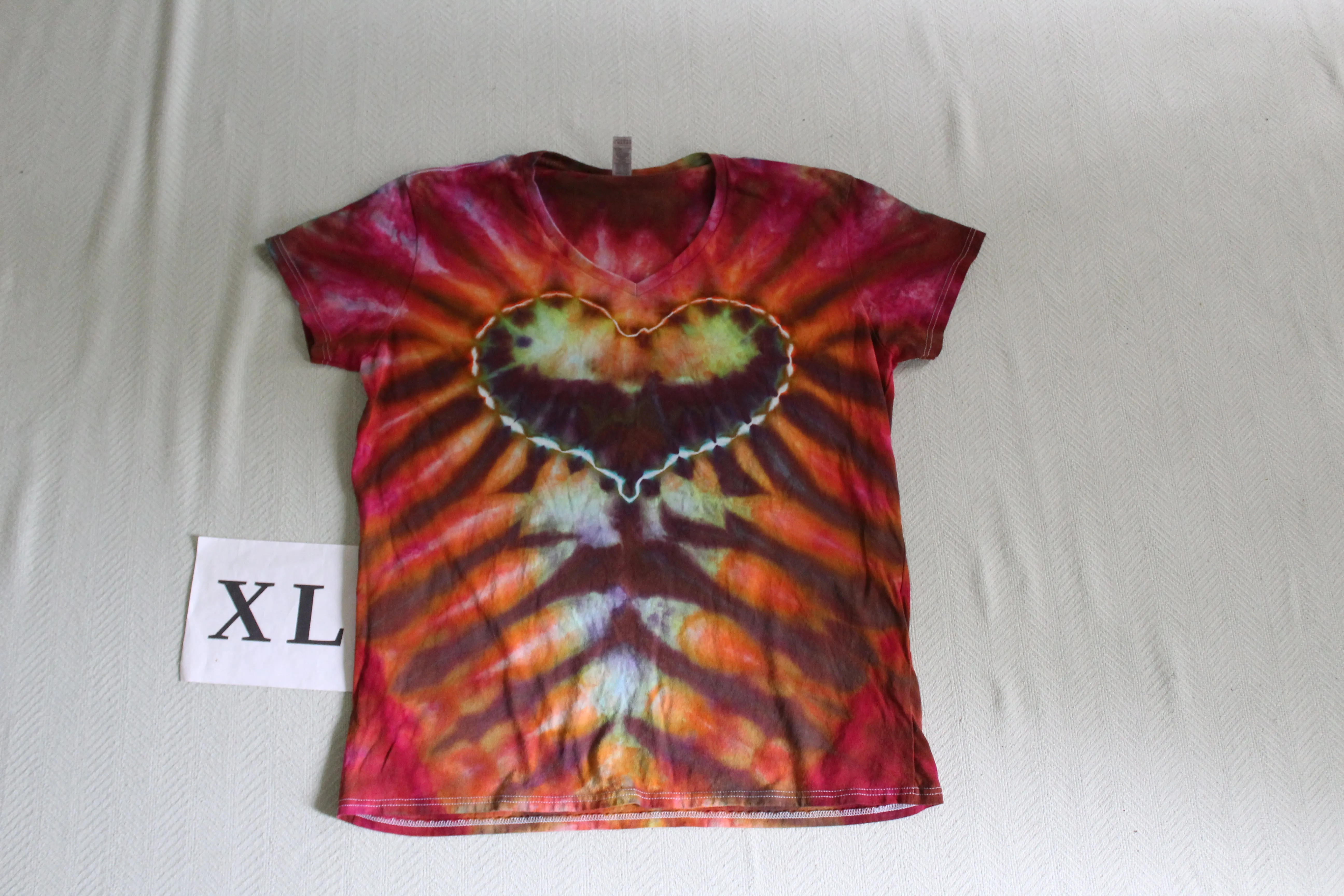 XL Ladies  V-Neck Incline Heart
